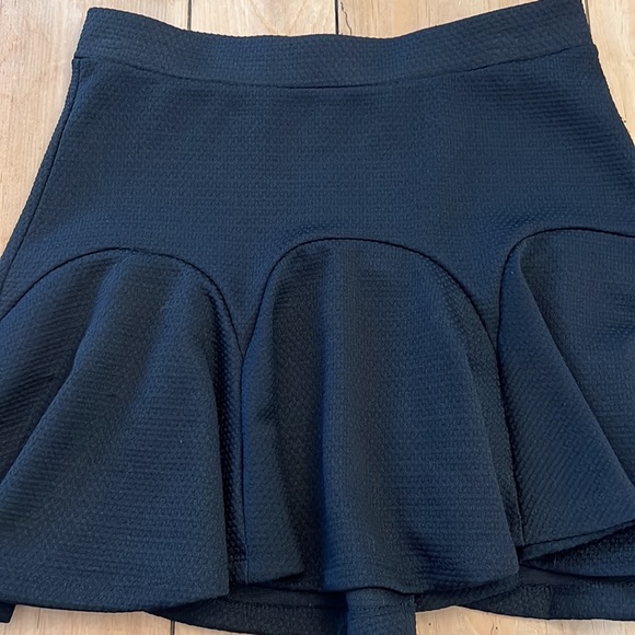 Jessica Simpson Black Leighton Fit & Flare Ruffle Mini Skirt - Picture 3 of 8